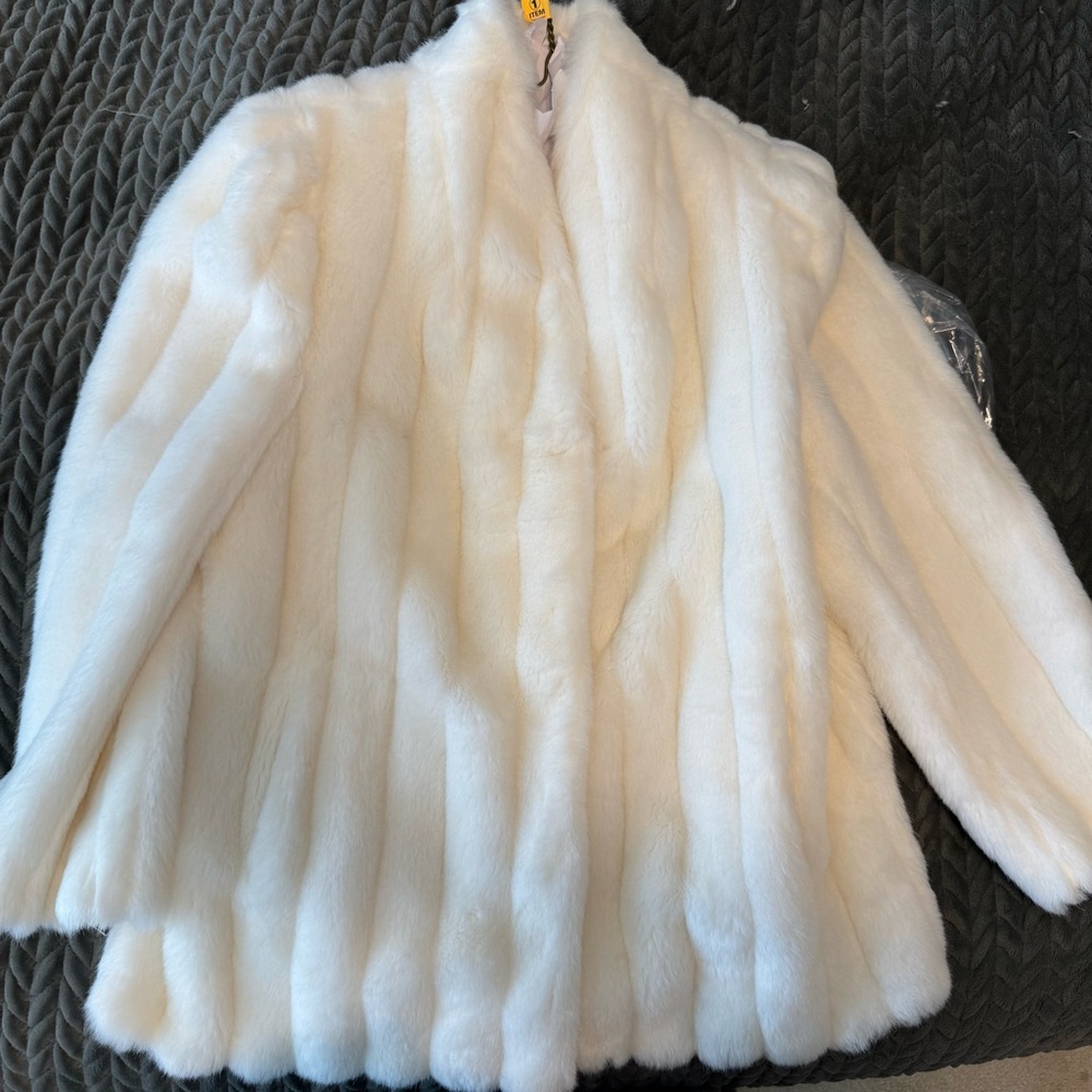 Vintage CreamyWhite Faux Fur Del Bene coat size L